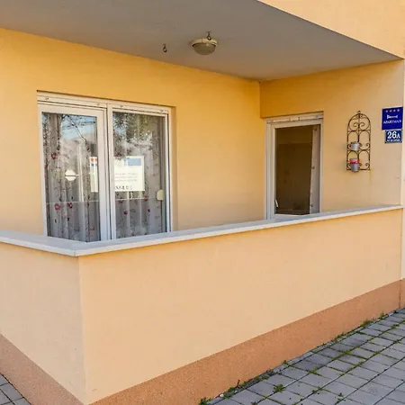 アパート Spacious 2-bedroom With Terrace And Parking ツァヴタット