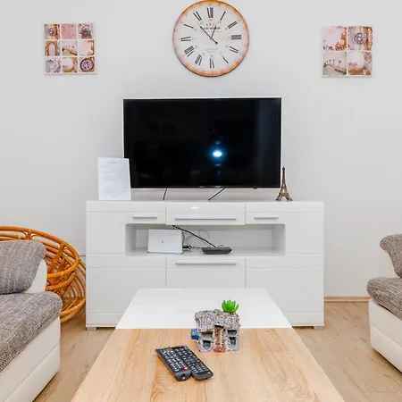 Spacious 2-bedroom With Terrace And Parking * ツァヴタット