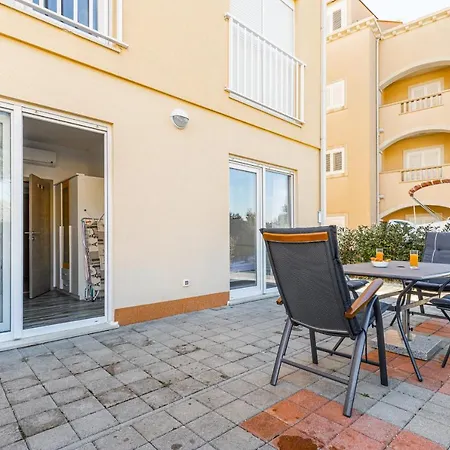 Spacious 2-bedroom With Terrace And Parking アパート *