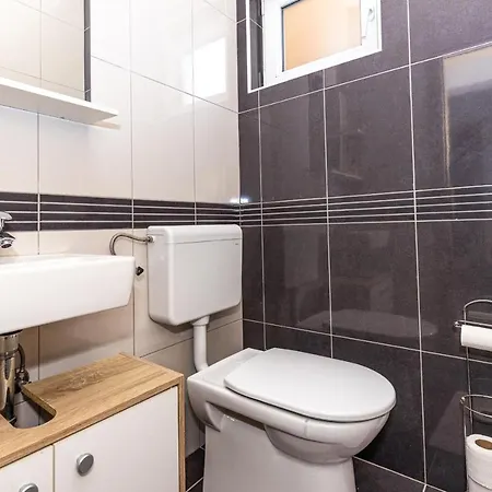 Spacious 2-bedroom With Terrace And Parking *