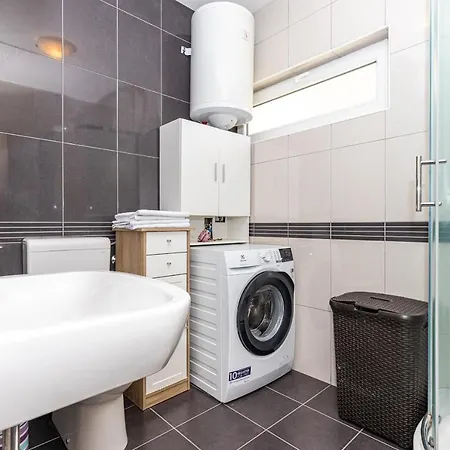 Spacious 2-bedroom With Terrace And Parking アパート *