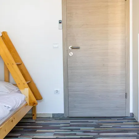 Spacious 2-bedroom With Terrace And Parking アパート ツァヴタット