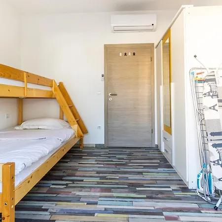 アパート Spacious 2-bedroom With Terrace And Parking ツァヴタット