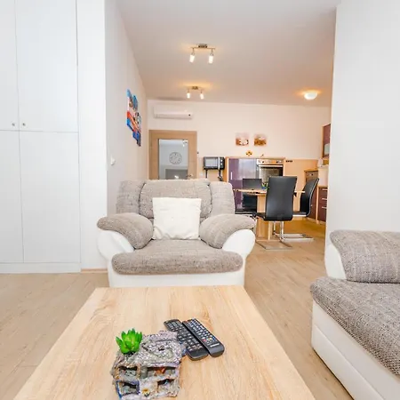 Spacious 2-bedroom With Terrace And Parking * ツァヴタット