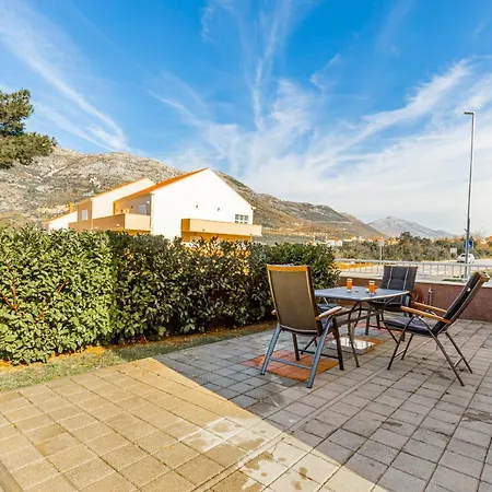Spacious 2-bedroom With Terrace And Parking * Cavtat