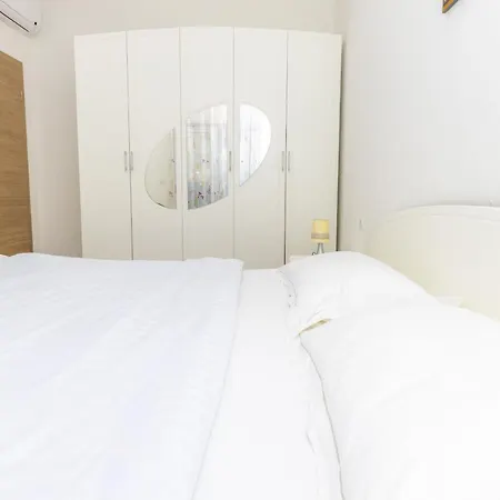 Apartment Spacious 2-bedroom With Terrace And Parking