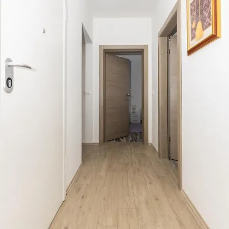 Spacious 2-bedroom With Terrace And Parking Apartment