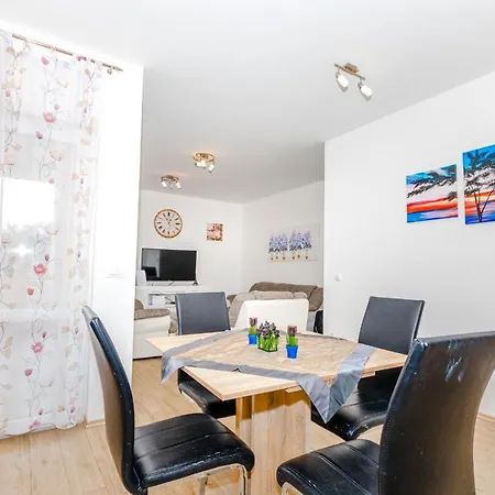 Spacious 2-bedroom With Terrace And Parking