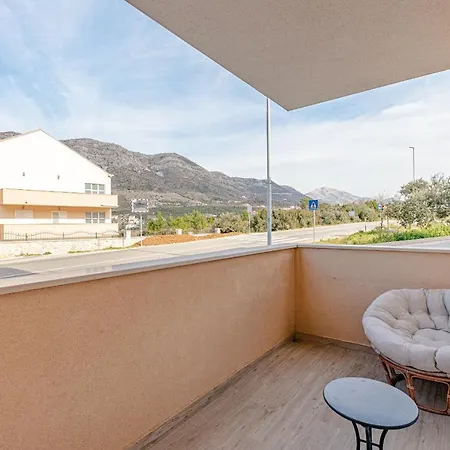 Apartment Spacious 2-bedroom With Terrace And Parking