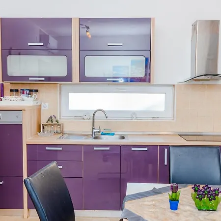Apartment Spacious 2-bedroom With Terrace And Parking